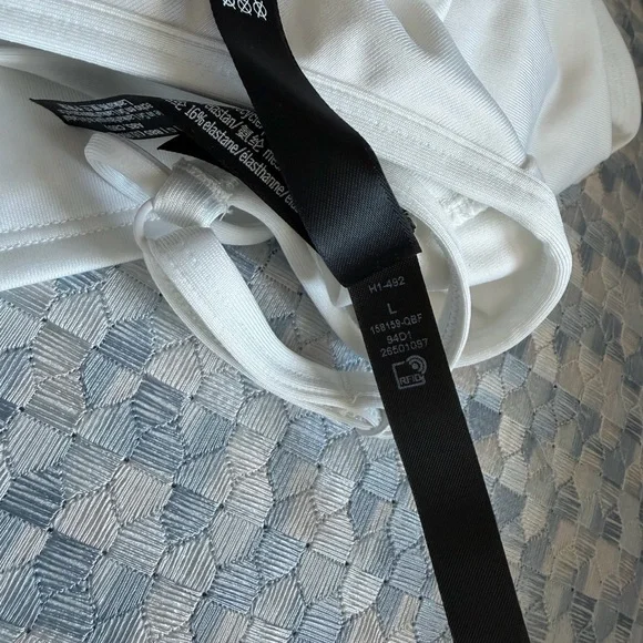 PINK Active sports bra. Ultimate lightly lined. Large.White.Strappy back detail. - Picture 13 of 14